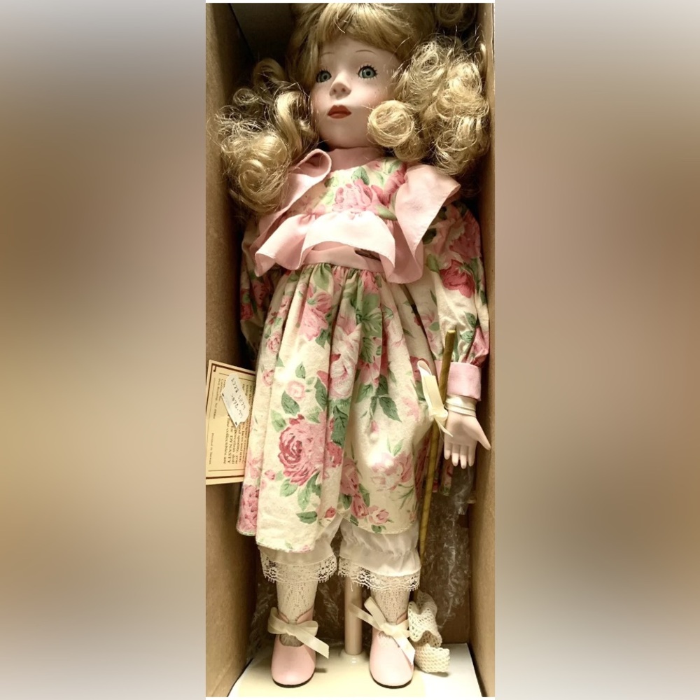 Dynasty Porcelain Doll Collectible Anna Collection Jenny Butterfly Net 1988 rare - Picture 4 of 12